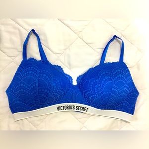 Victoria’s Secret The T-Shirt lightly lined wireless bra